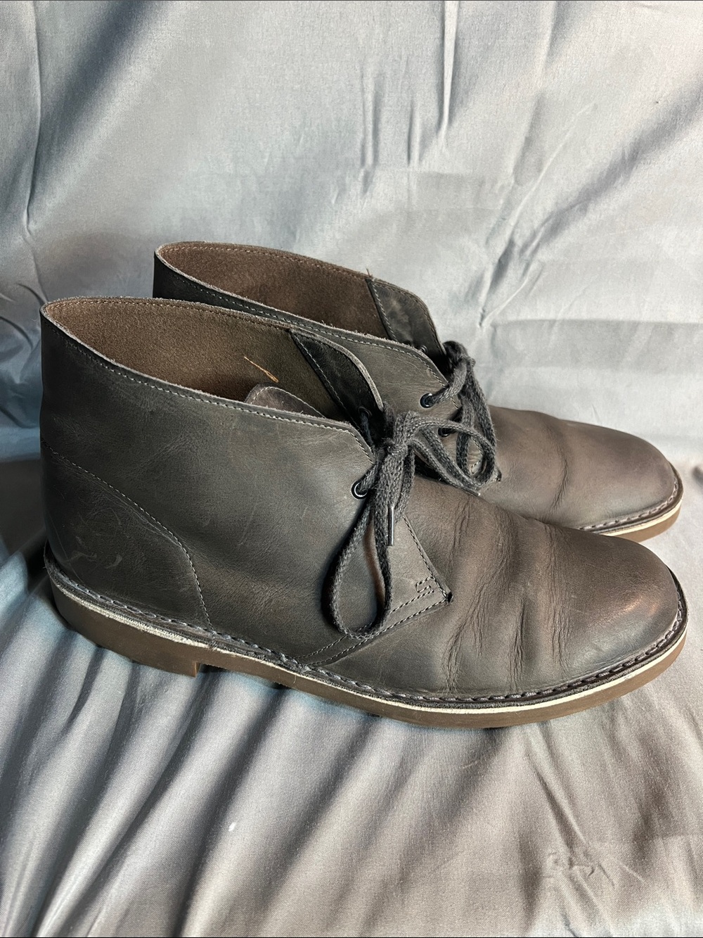 Men's Gray Leather Chukka Boots - Classic Lace-Up Clark’s men’s 10